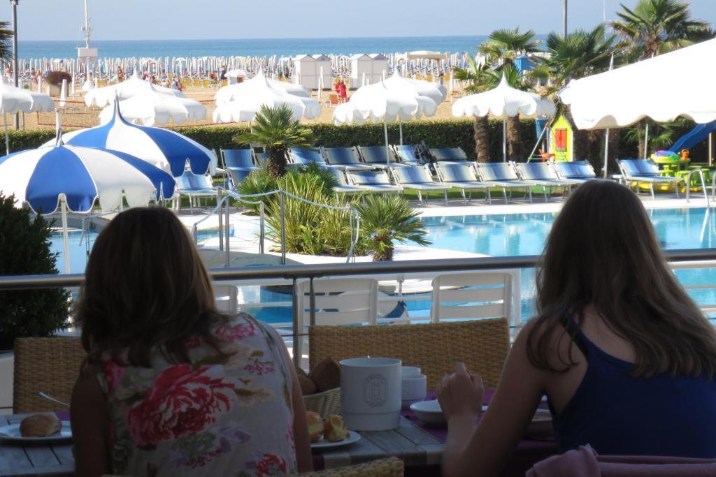 Majestic Beach Hotel & Wellness Bibione Exterior foto